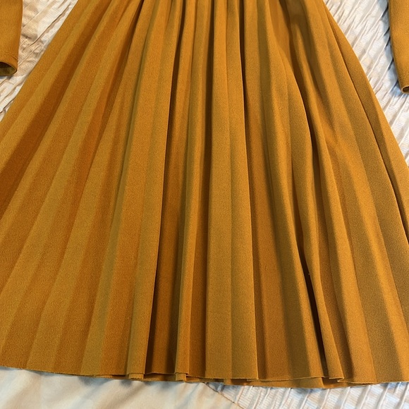 🟢 BUNDLE 2 ITEMS for 20$ - Girls DRESS in excellent condition - Picture 5 of 14